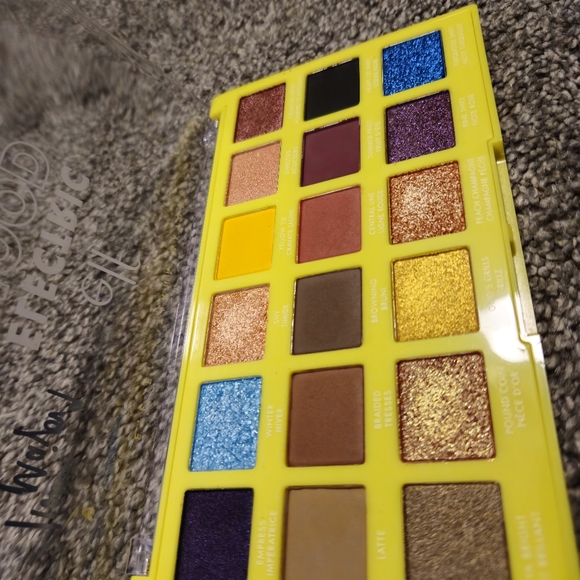 ELF Electric Mood Eyeshadow Palette - Picture 2 of 3